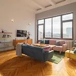 Spacious 3br Atrium Penthouse, Balcony, Cismigiu شقة *