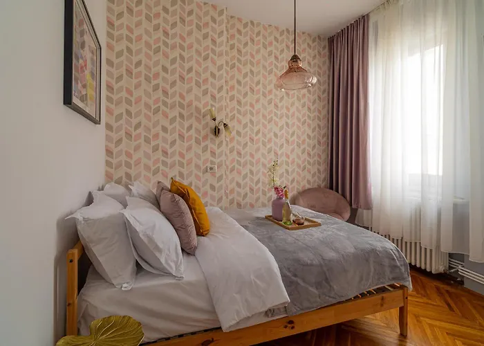 アパート Spacious 3br Atrium Penthouse, Balcony, Cismigiu