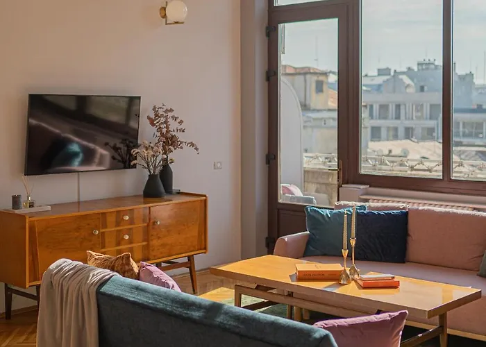 アパート Spacious 3br Atrium Penthouse, Balcony, Cismigiu ブカレスト