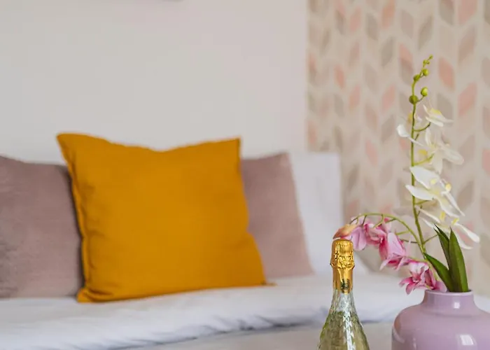 Spacious 3br Atrium Penthouse, Balcony, Cismigiu アパート