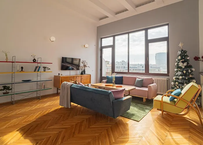 Spacious 3br Atrium Penthouse, Balcony, Cismigiu アパート *