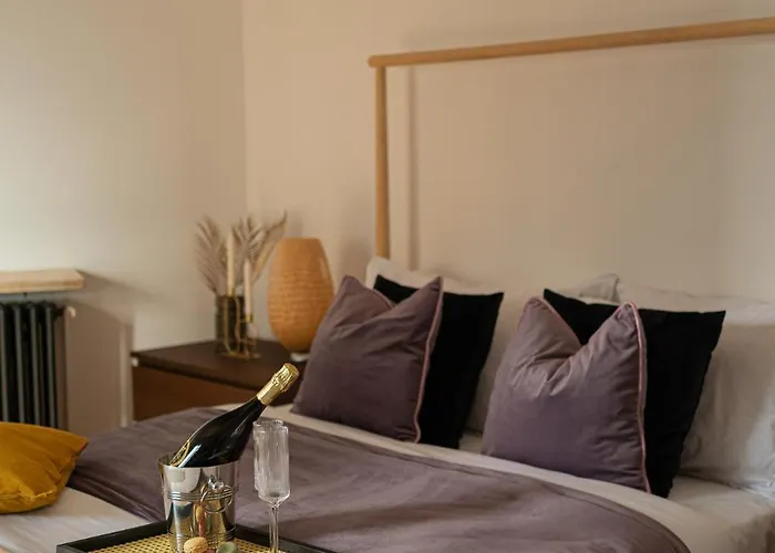 Spacious 3br Atrium Penthouse, Balcony, Cismigiu アパート