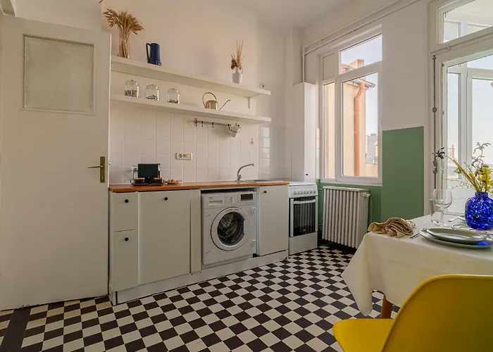 Spacious 3br Atrium Penthouse, Balcony, Cismigiu * Bukarest